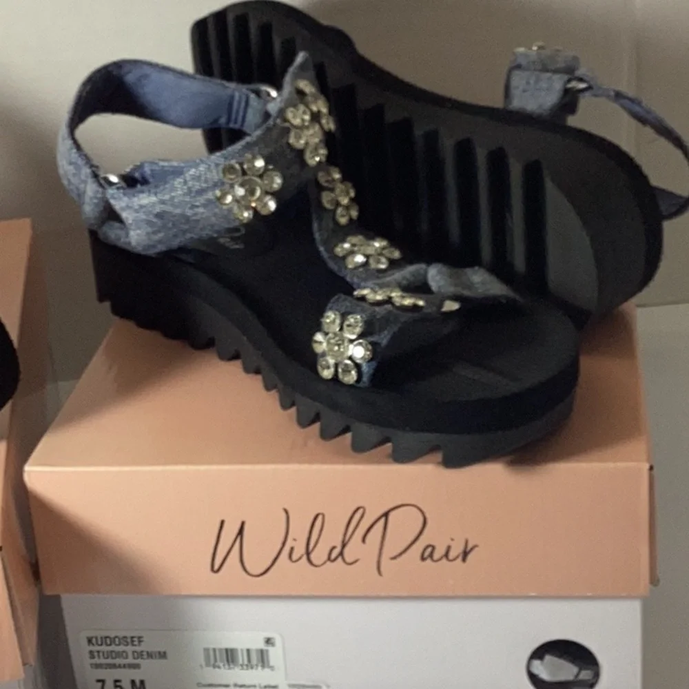 WILD PAIR Kudose Sporty Embellished Sandals